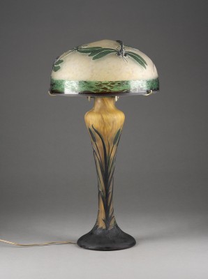 Auktion 137<br>GROSSE TISCHLAMPE MIT LIBELLEN