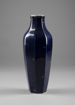 Auction 137<br>ART-DÉCO VASE
