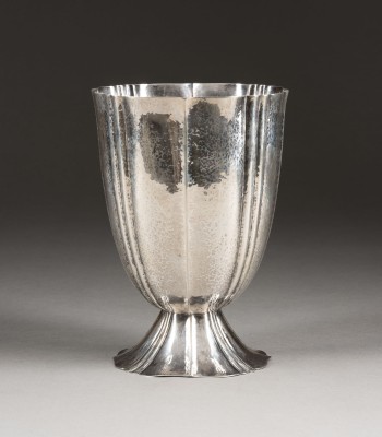Auktion 137<br>HOHE SILBERVASE (POKAL)
