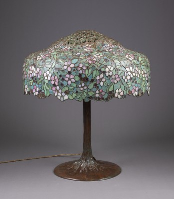 Auktion 137<br>GROSSE TISCHLAMPE 'APPLE BLOSSOM'
