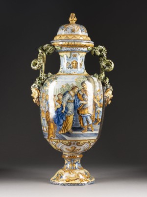 Auction 137<br>GROSSE DECKELVASE IN URBINO STIL