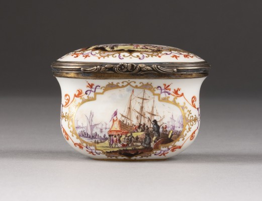 Auction 137<br>TABATIÈRE MIT KAUFFAHRTEI-MALEREI
