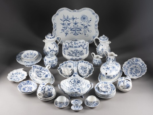 Auktion 137<br>51-TEILIGES RESTSERVICE 'ZWIEBELMUSTER'