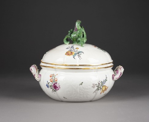 Auktion 137<br>SELTENE DECKELTERRINE