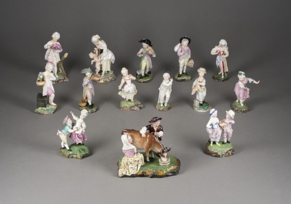 Auktion 137<br>GROSSE SAMMLUNG VON 14 HÖCHSTER FIGUREN