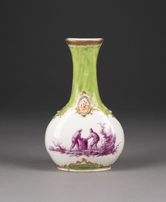 Auction 137<br>VASE MIT CAMAIEU-MALEREI