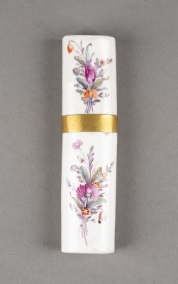 Auktion 137<br>NADELETUI MIT BLUMENMALEREI