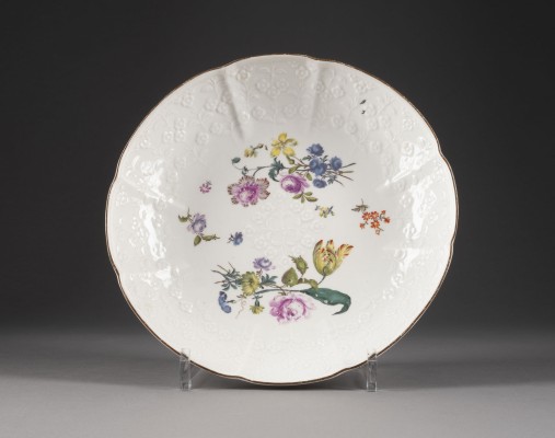 Auction 137<br>MEISSENER SCHALE MIT BLUMENMALEREI