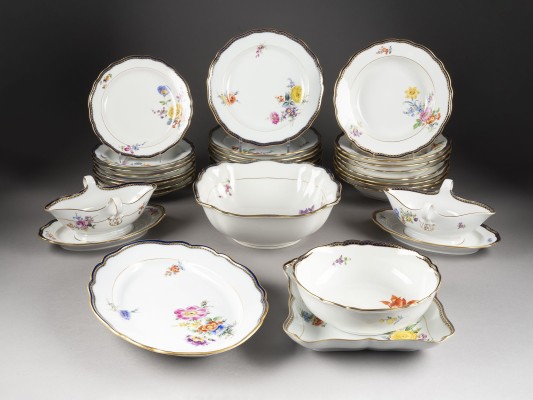 Auction 137<br>30-TEILIGES SPEISESERVICE 'BLUMENMALEREI MIT A-KANTE'