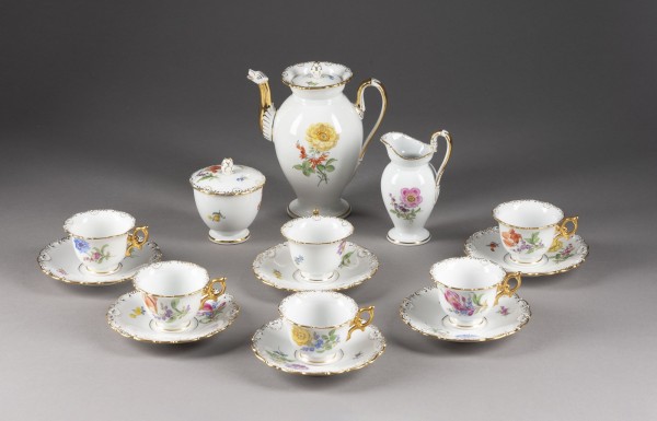 Auction 137<br>15-TEILIGES MOKKASERVICE 'BLUMENMALEREI'