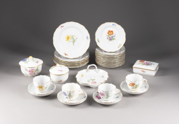 Auktion 137<br>30-TEILIGES KAFFEESERVICE 'BLUMENMALEREI'
