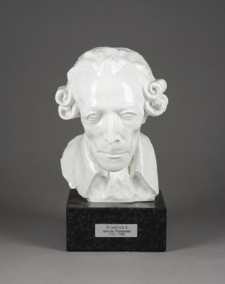 Auktion 137<br>PORZELLANBÜSTE 'FRIEDRICH DER GROSSE'