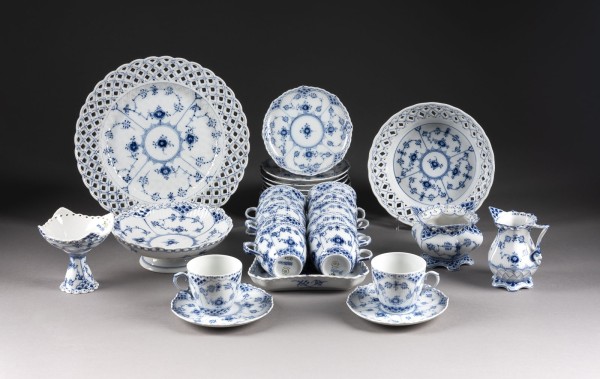 Auction 137<br>30-TEILIGES KAFFEESERVICE 'MUSSELMALET - VOLLSPITZE'