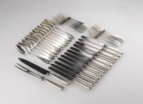 Auktion 137<br>SPEISEBESTECK FÜR 12 PERSONEN IN ORIGINALKASTEN