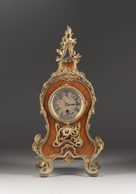 Auktion 137<br>TISCHUHR IM DRESDNER BAROCK-STIL
