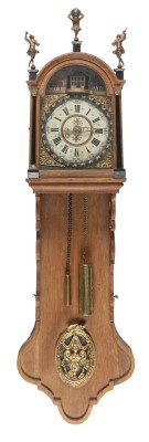 Auction 137<br>FRIESISCHE STAARTKLOK MIT KARUSSELL-MECHANIK