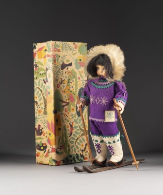 Auction 137<br>LENCI FILZPUPPE 'MÄDCHEN AUF SKIERN'