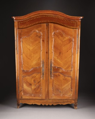 Auktion 137<br>KLEIDERSCHRANK