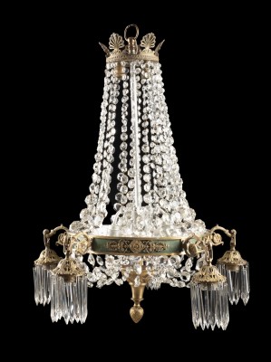 Auction 137<br>FÜNFFLAMMIGER DECKENLEUCHTER IM EMPIRE-STIL MIT GLASBEHANG