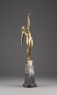 Auction 137<br>JUGENDSTIL FRAUENAKT MIT TAUBE