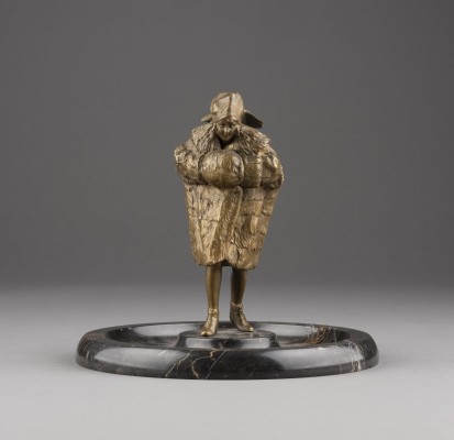 Auction 137<br>EROTIKA FIGUR (FRAUENAKT MIT PELZMANTEL)
