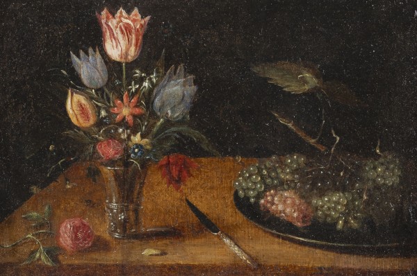 Auktion 137<br>STILLLEBEN MIT BLUMEN IN EINER GLASVASE, TRAUBEN UND EINEM MESSER