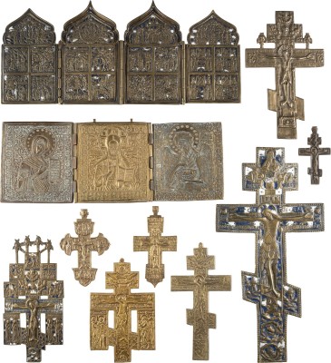 Bild ZEHN BRONZE-IKONEN: (ERWEITERTE) KRUZIFIXE, TRIPTYCHON MIT DEESIS UND TETRAPTYCHON MIT FESTTAGEN