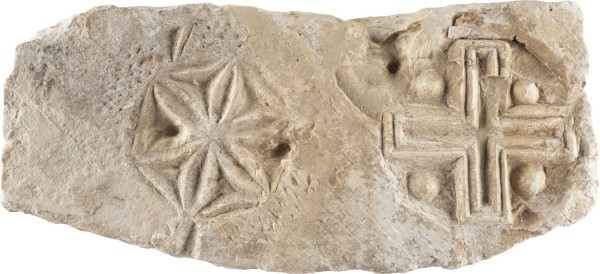 Auktion 138<br>BYZANTINISCHES RELIEF MIT KREUZMOTIVEN