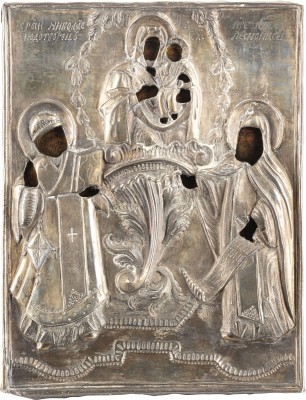 Auction 138<br>IKONE MIT DER GOTTESMUTTER FLANKIERT VON ZWEI HEILIGEN MIT SILBER-OKLAD