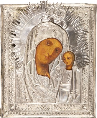 Auction 138<br>IKONE MIT DER GOTTESMUTTER VON KASAN (KASANSKAJA) MIT OKLAD