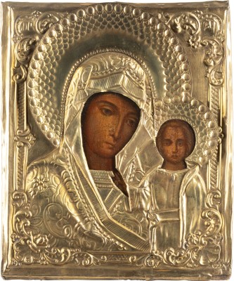 Auction 138<br>IKONE MIT DER GOTTESMUTTER VON KASAN (KASANSKAJA) MIT OKLAD