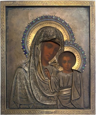 Auction 138<br>IKONE MIT DER GOTTESMUTTER VON KASAN (KASANSKAJA) MIT CLOISONNÉ-EMAIL-OKLAD