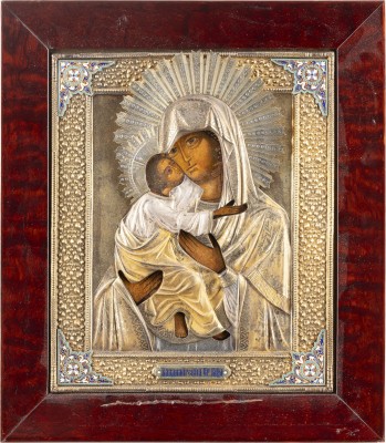 Auktion 138<br>IKONE MIT DER GOTTESMUTTER VON WLADIMIR (WLADIMIRSKAJA) MIT CLOISONNÉ-EMAIL-OKLAD