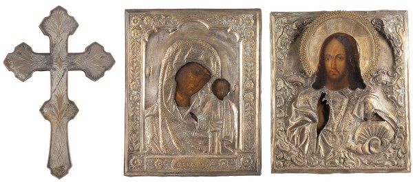 Auktion 138<br>SEGENSKREUZ UND ZWEI IKONEN MIT OKLAD: CHRISTUS PANTOKRATOR UND GOTTESMUTTER VON KASAN
