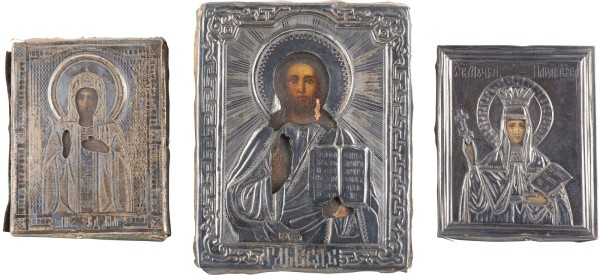 Auktion 138<br>DREI MINIATUR-IKONEN MIT SILBER-OKLAD: CHRISTUS PANTOKRATOR UND DIE HEILIGEN PARASKEWA UND EUDOKIA