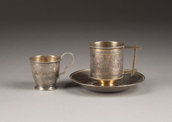 Bild TASSE AUF UNTERTASSE UND HENKELTASSE