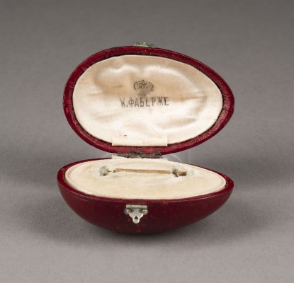 Auction 138<br>EIFÖRMIGES FABERGÉ-SCHMUCK-ETUI