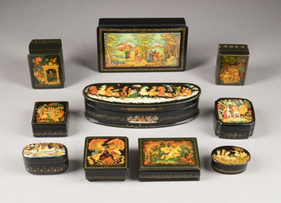 Picture SAMMLUNG VON ZEHN LACKDOSEN MIT MÄRCHENSZENEN, TROIKA-SZENEN UND STADTANSICHTEN