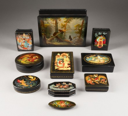 Picture SAMMLUNG VON ZEHN LACKOBJEKTEN MIT MÄRCHENSZENEN, BLUMEN UND TIERMOTIVEN