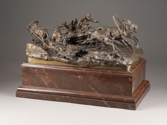 Auction 138<br>GROSSE BRONZE-GRUPPE: GALLOPIERENDE SCHLITTENTROIKA BEIM PASSIEREN EINES PFERDESCHLITTEN