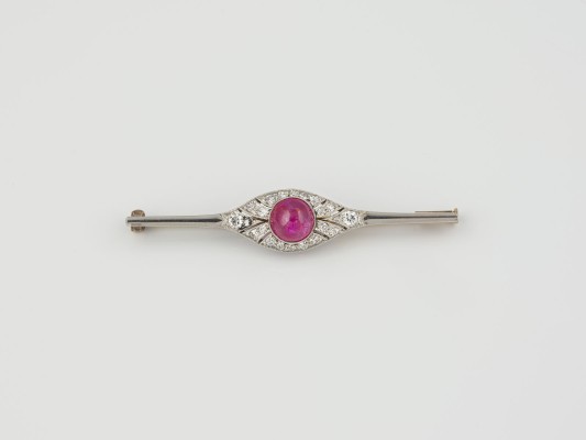 Auction 136<br>BROSCHE