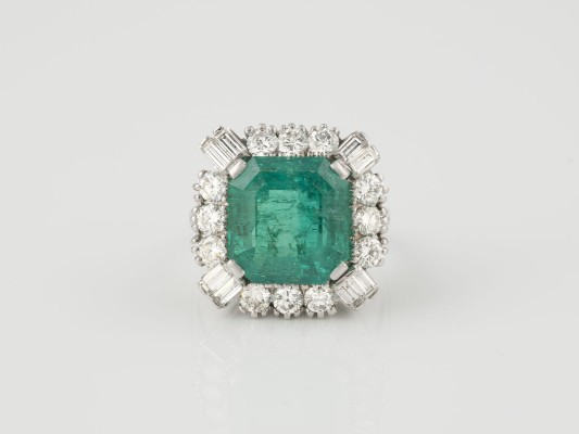 Auction <br>RING - SMARAGD CA. 8.50 CT.