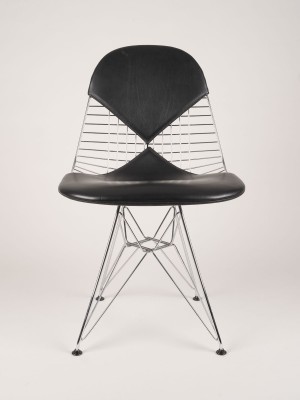Auktion 140<br>STUHL MODELL 'WIRE CHAIR - DKR' MIT LEDERBEZUG 'BIKINI'