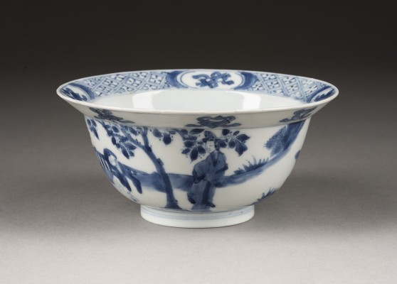 Auction 139<br>EINE BLAU-WEISSE SCHALE