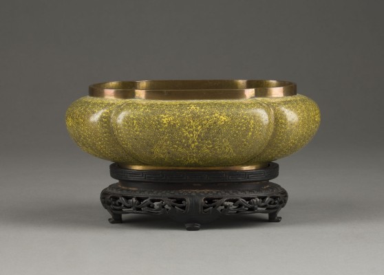 Bild EIN CLOISONNÉ-PINSELWASCHER IN BLUMENFORM