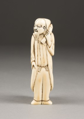 Auction 139<br>EIN GESCHNITZTES NETSUKE EINES GAUKLERS AUS ELFENBEIN