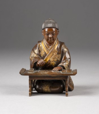 Auction 139<br>EINE SITZENDE FIGUR EINES GELEHRTEN AUS BRONZE