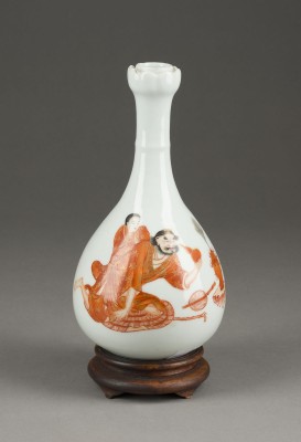 Auction 139<br>EINE EISENROTE VASE