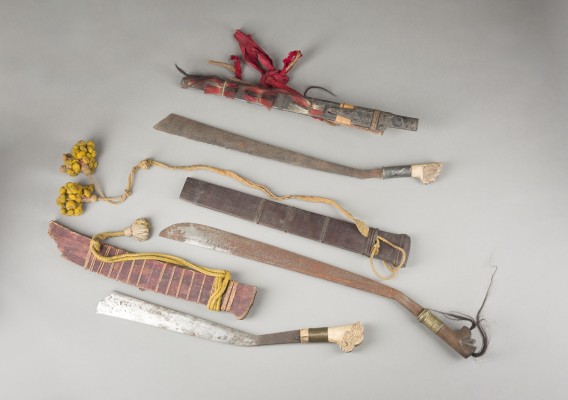 Bild DREI DAYAK MANDAU-SCHWERTER