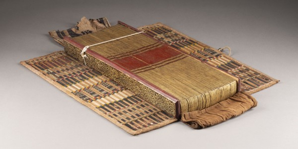 Auktion 139<br>EIN VERGOLDETES UND LACKIERTES BUDDHISTISCHES MANUSKRIPT AUS PALMBLATT IN ORIGINALUMWICKELUNG